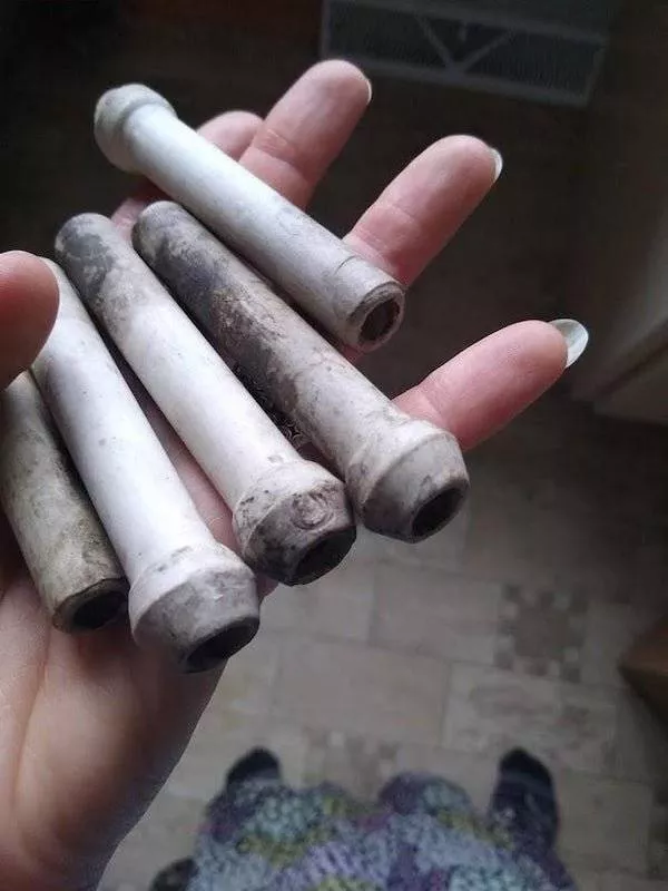 Unknown objects - #12 These are the button and tube wiring tubes