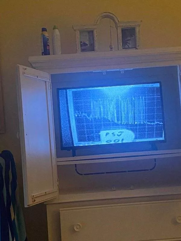 Unknown objects - #17 There is a technician working to fix signal issues - this is a roughly implemented signal monitor