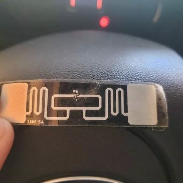 Objets non connues - #7 Utilisé pour la RFID « longue portée », qui est comme 15 pieds pour la RFID. Peut être utilisé pour l'autorisation de péage, l'accès au garage, le suivi des actifs.