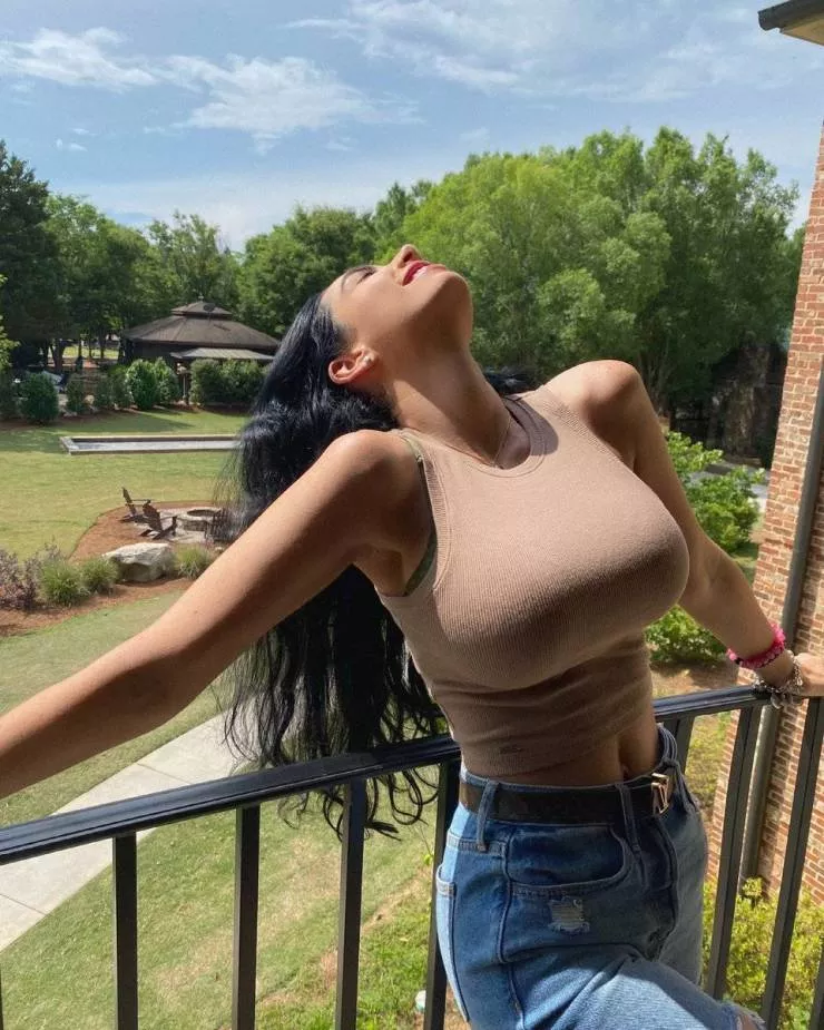 Top sexiest girls thanks to their generous boobs - #16 