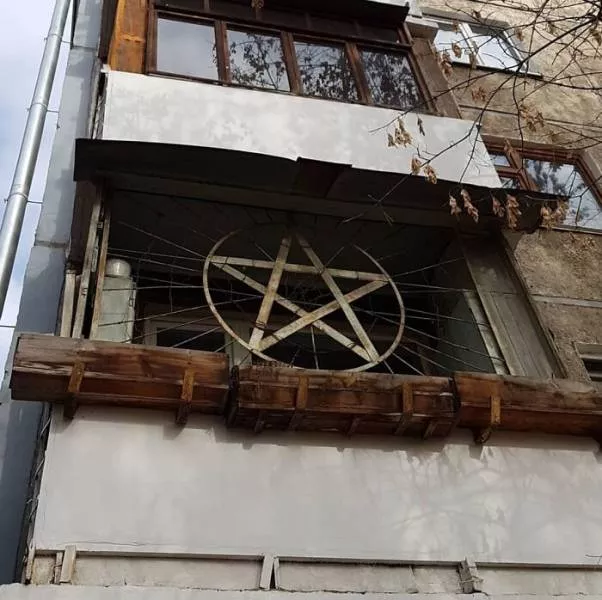 The weirdest balconies ever seen - #19 