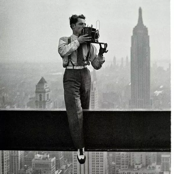 Very touching old photos - #2 Charles Ebbets taking photo of construction workers having lunch on the unfinished Empire State Building 9/20/1932