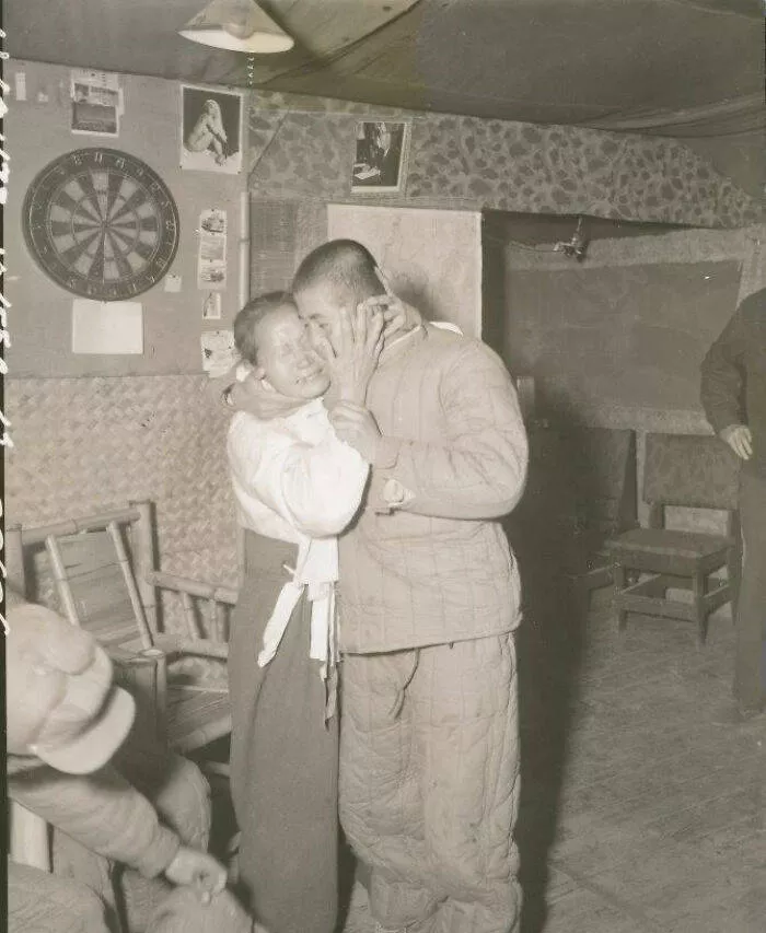 Des anciennes photos tres touchants - #30 Un prisonnier de guerre qui s'est échappé de son camp de prisonniers de guerre nord-coréen 1953