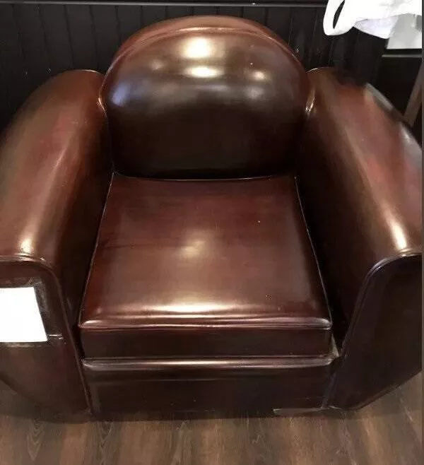 Rare objects to discover - #19 This chair is made of wood Rare objects to discover - #19 This chair is made of wood