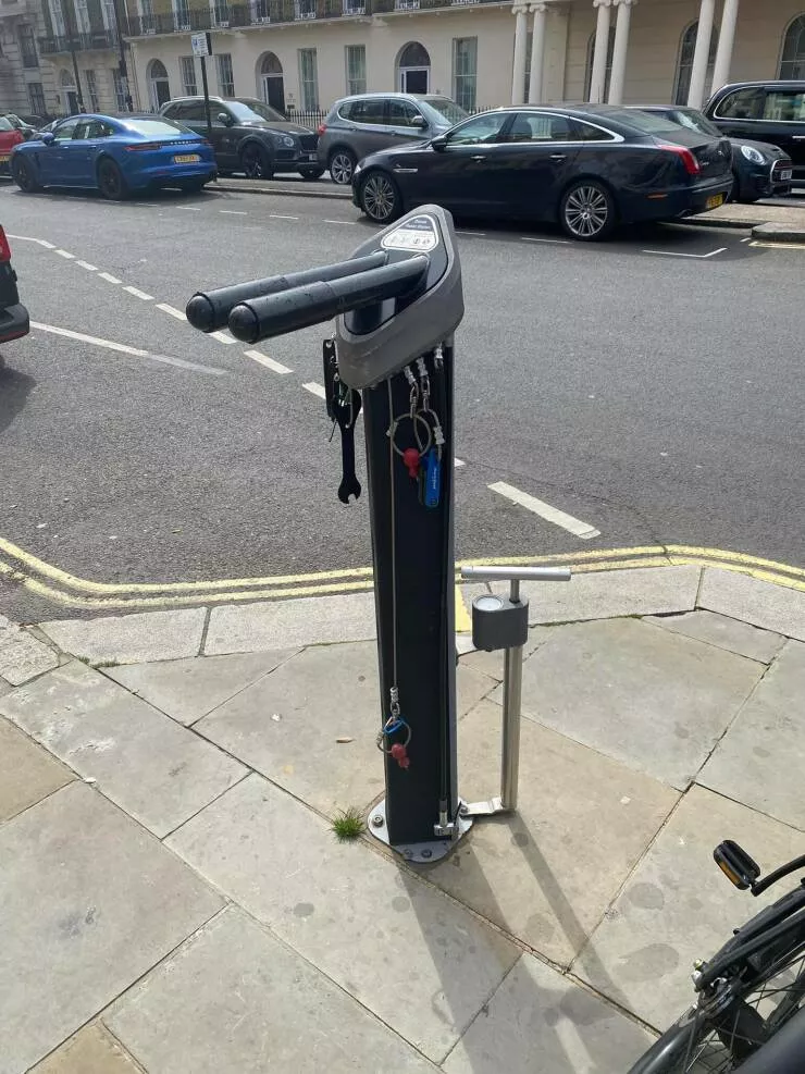 Des images fascinantes - #2 Station publique d'entretien de vélos