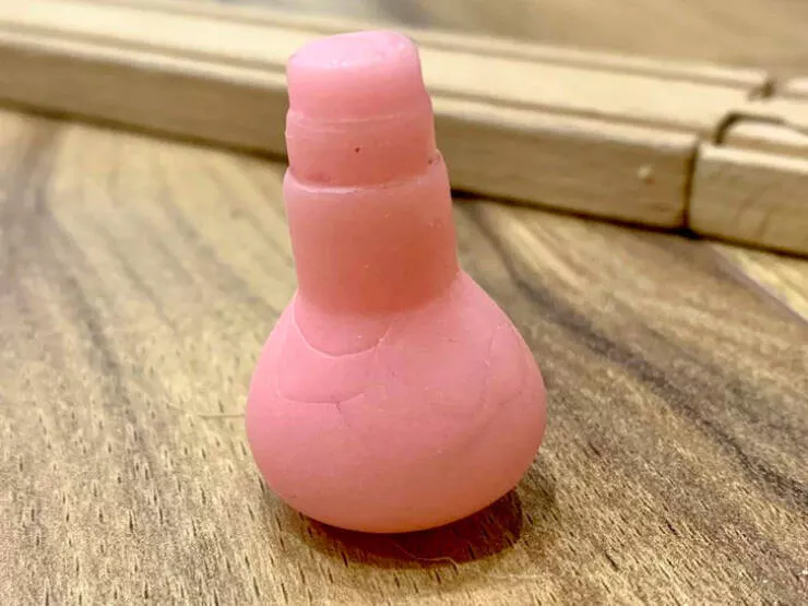 Quelles sont ces choses etranges - #8 Ampoule des années 80 sans le fond en métal