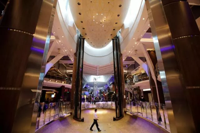 Le plus grand navire de passagers pret a braver les mers - #16 
