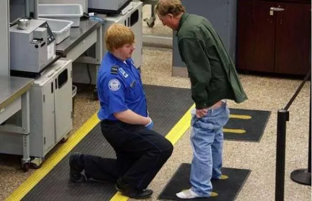 Pourquoi detestons nous les aeroports  - #1 