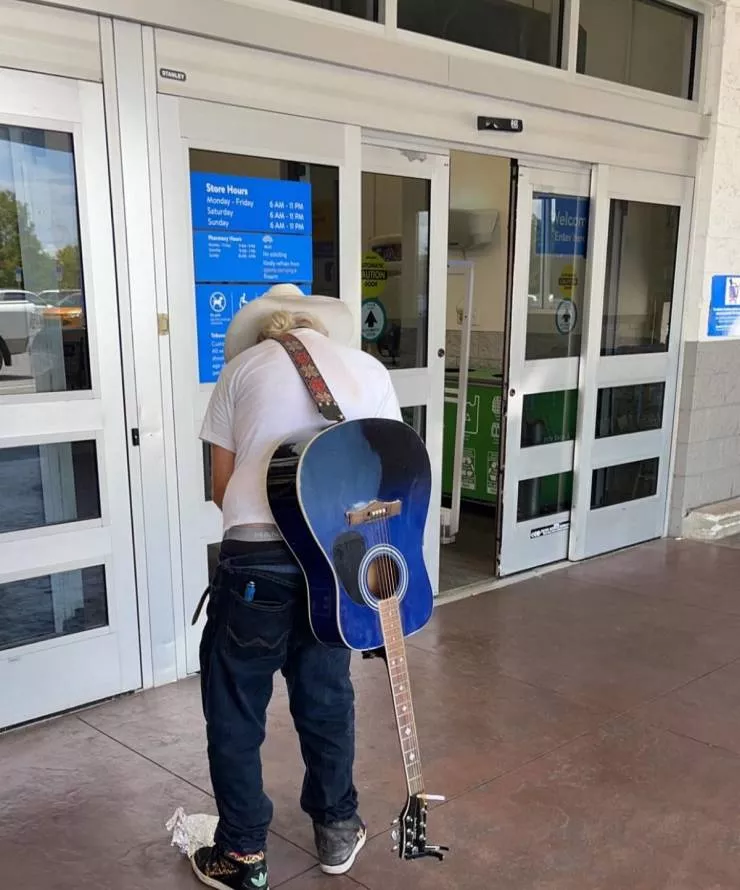Shocking images taken in walmart stores - #16 