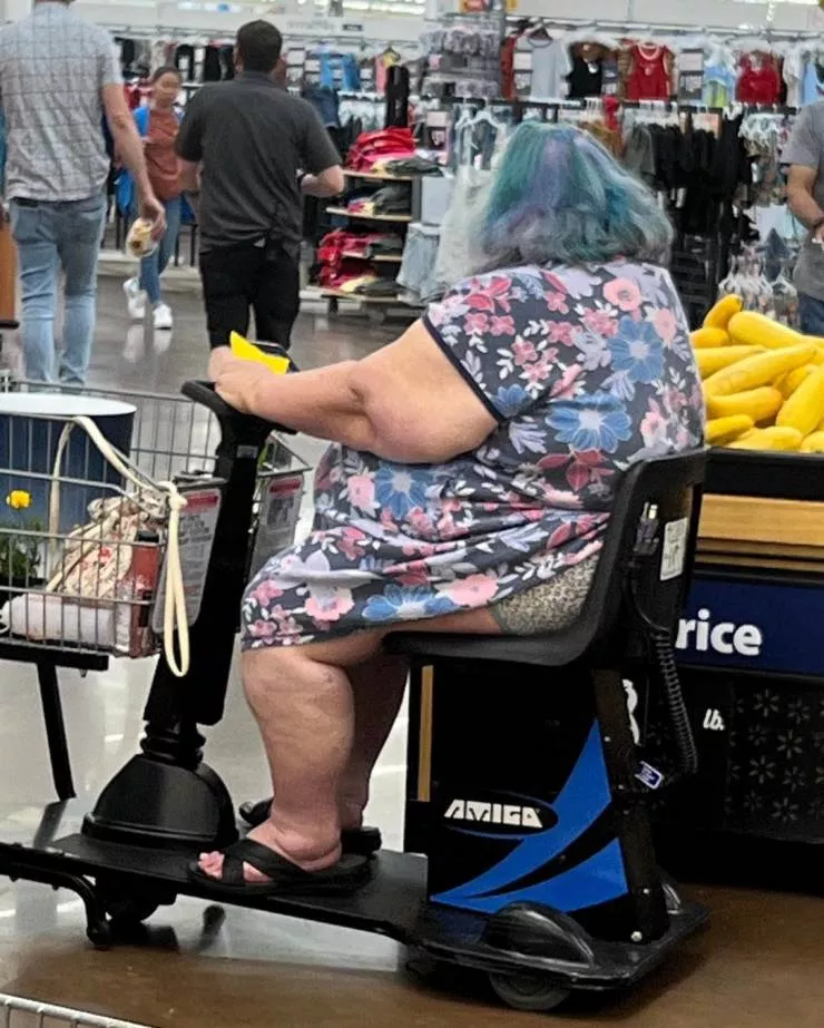 Shocking images taken in walmart stores - #20 