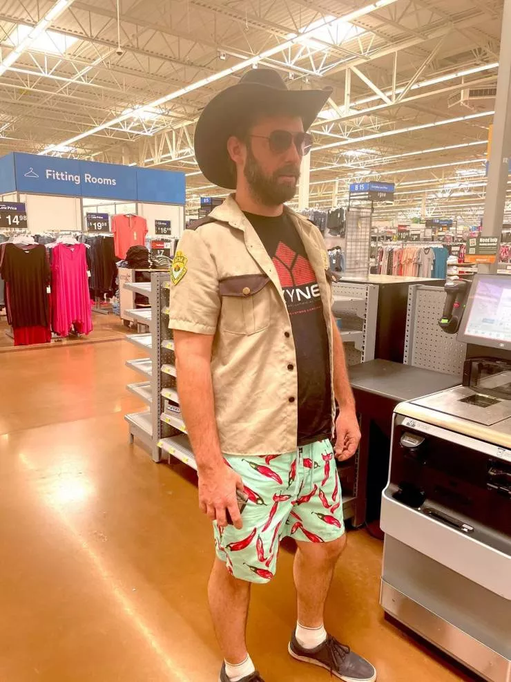 Shocking images taken in walmart stores - #27 