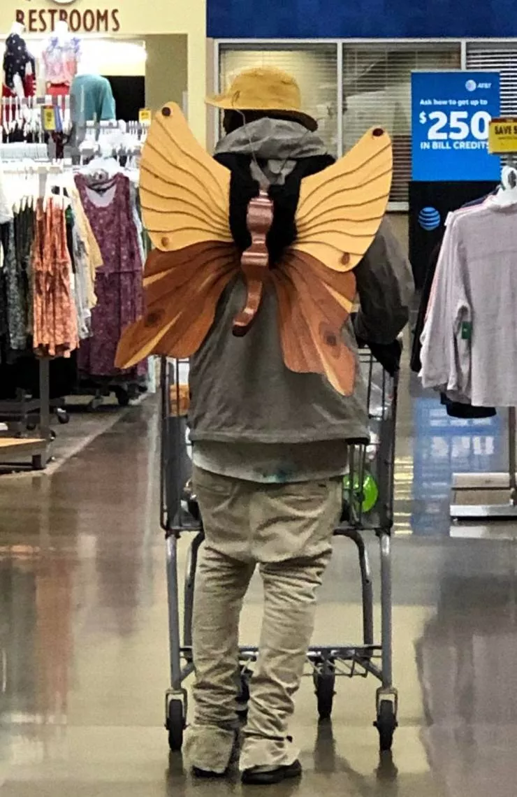 Shocking images taken in walmart stores - #33 