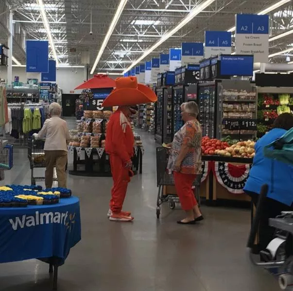 Shocking images taken in walmart stores - #42 