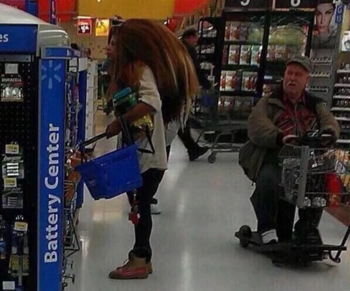 Shocking images taken in walmart stores - #6 