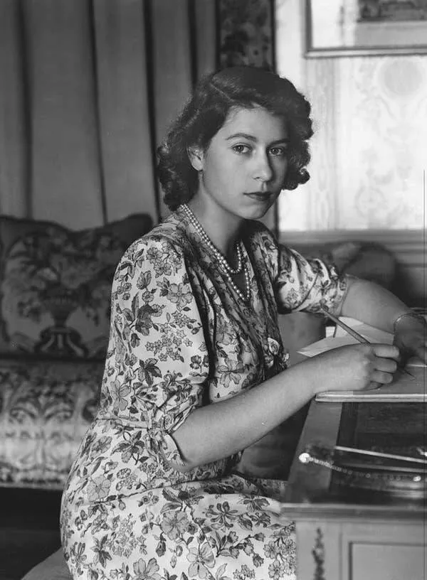 Things you never thought - #9 Elizabeth II when she was 18