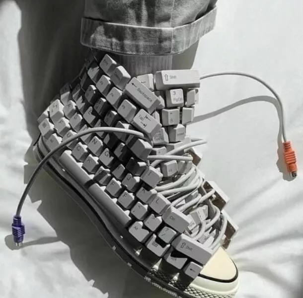 Picdump 766 - #4 Keyboard shoe Picdump 766 - #4 Keyboard shoe
