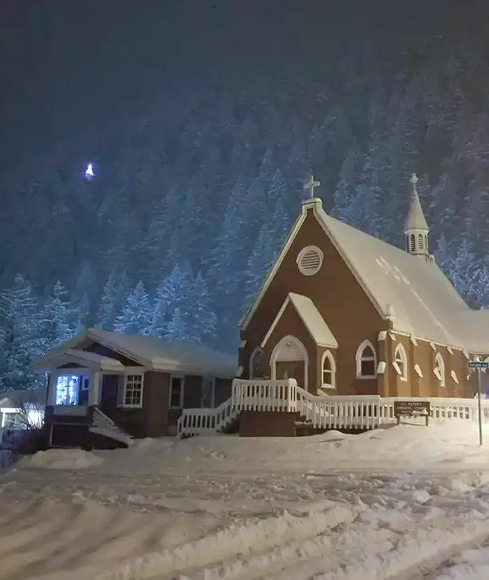 Doubles regards enchantes des moments qui exigent un deuxieme coup doeil - #4 Cette église ressemble à une maison en pain d'épice