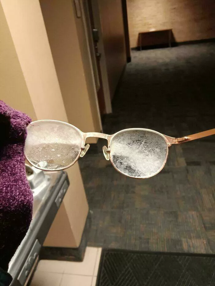 Gel hivernal les canadiens partagent des instantanes glaciaux de lhiver - #15 L'humidité de ma respiration s'est figée sur mes lunettes.