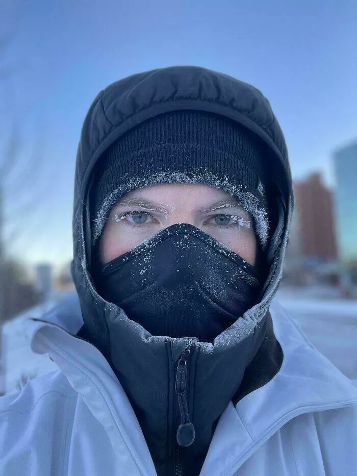 Winter freeze canadians share icy snapshots of winter - #23 It's pretty cold in Calgary, Canada. -32°C!