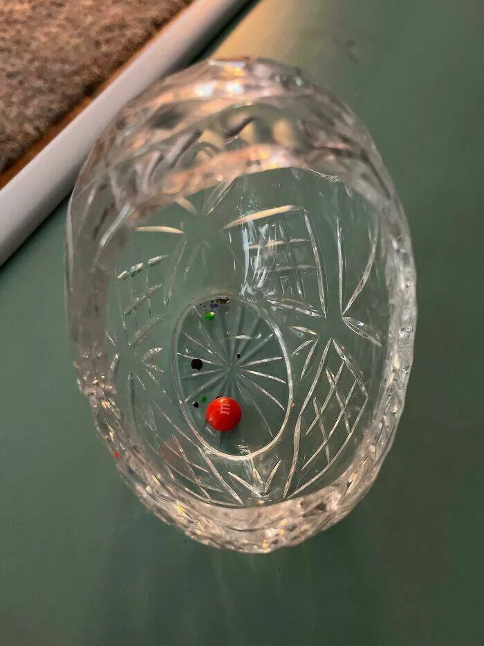 Liberation de frustration les moments hilarants dincompetence des partenaires deviennent viraux - #40 Mon mari n'a laissé qu'un M&M dans la vaisselle