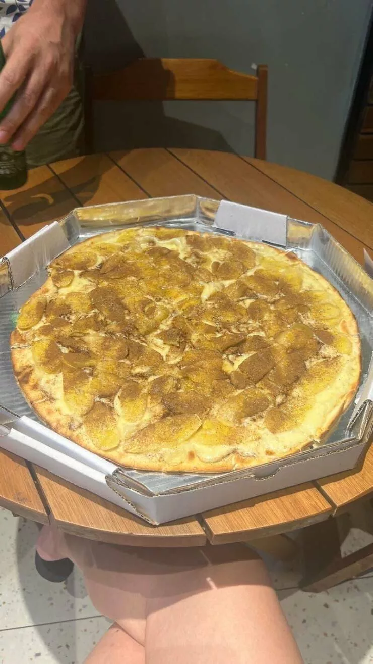 Visual marvels explore a collection of truly fascinating pictures - #15 In Brazil, you can buy banana-and-cinnamon pizza