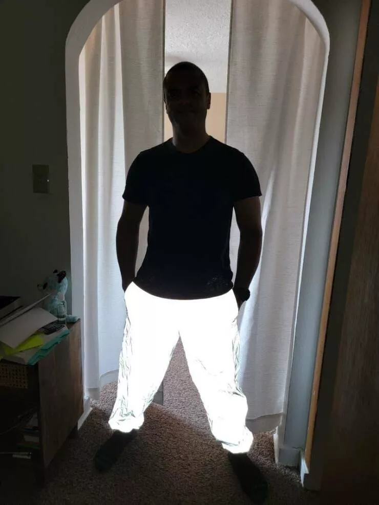 Visual marvels explore a collection of truly fascinating pictures - #26 Pants that shine incredibly bright when hit with light