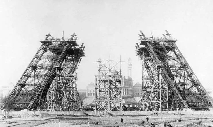 Emerveillements visuels une collection de photos vraiment fascinantes - #29 Voici à quoi ressemblait la Tour Eiffel pendant sa construction