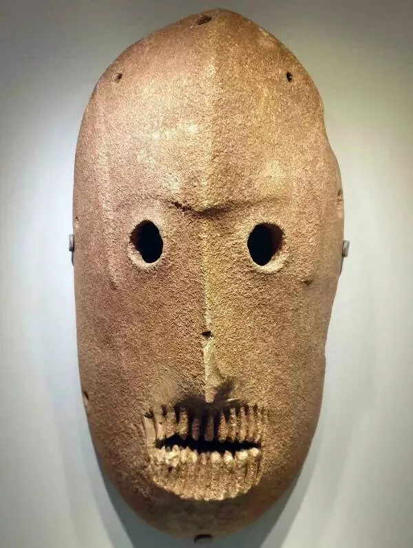 Facteur frisson capture images qui hantent limagination - #9 Ce masque en pierre vieux de 9000 ans, trouvé dans le désert de Judée en Israël, est le plus ancien masque au monde.
