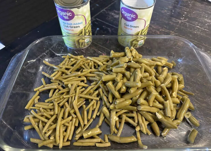 Mind bending perspectives compelling comparison photos to challenge your views - #23 The Difference in Size of Green Beans Between the No Salt Added Can and a Regular Can