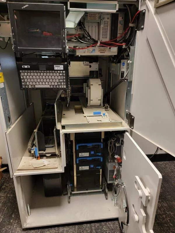 Fascination unleashed captivating captures in a gallery of truly mesmerizing photos - #14 This is what the inside of an ATM looks like: