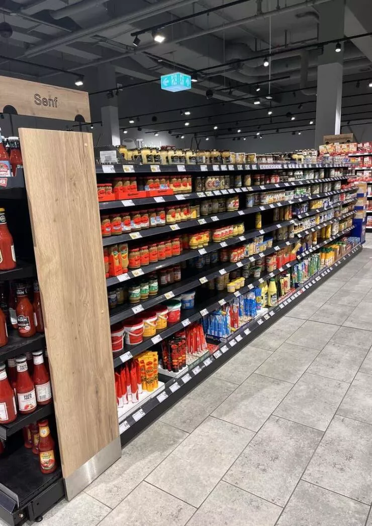 Fascination devoilee captures captivantes dans une galerie de photos vraiment envoutantes - #28 En parlant de cela, voici à quel point la section de moutarde dans un supermarché allemand est énorme: