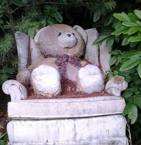 Eerie dreams photos that elicit nightmares and haunt your sleep - #6 Came across this creepy bear in the middle of the woods.