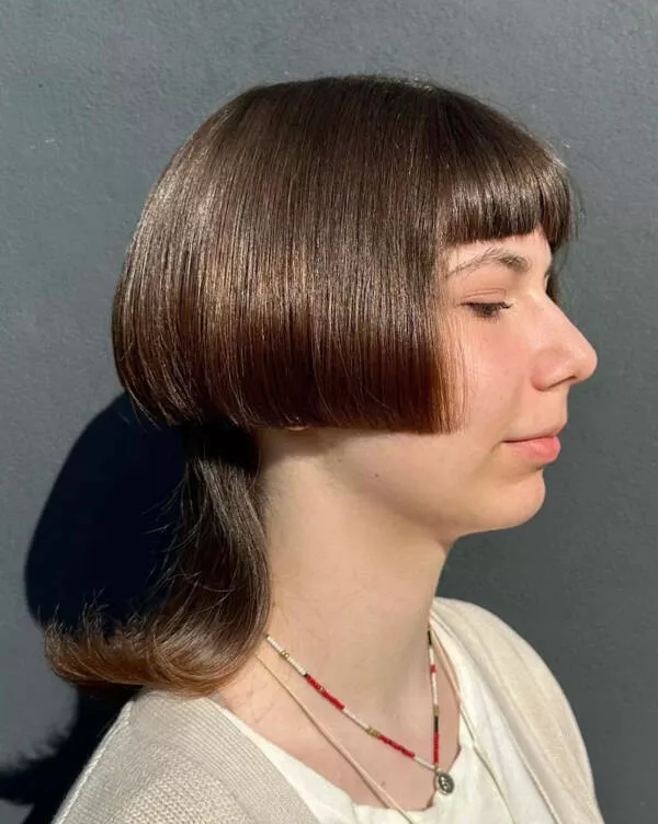 Styles audacieux mise en avant des aventures capillaires excentriques et des coupes folles Styles audacieux mise en avant des aventures capillaires excentriques et des coupes folles