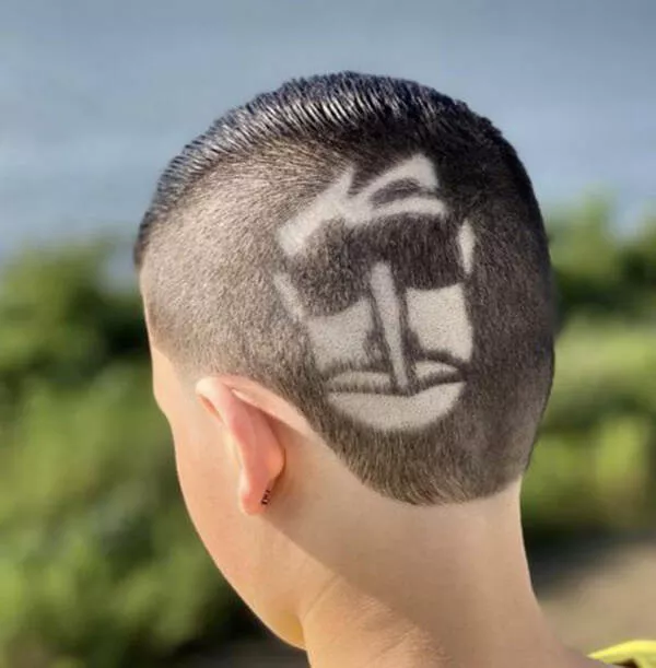 Bold styles showcasing outlandish hair adventures and crazy haircuts - #16 