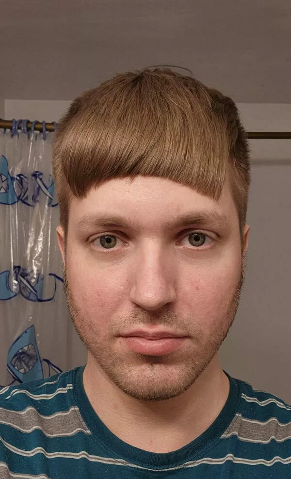 Bold styles showcasing outlandish hair adventures and crazy haircuts - #19 