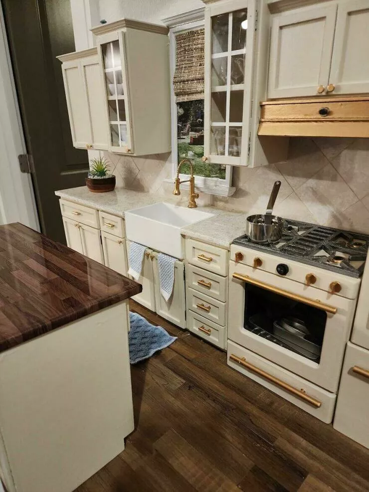 Creations astucieuses devoilons des delices diy qui meritent la vedette - #20 I Made This American Girl Doll Size Kitchen Out Of Baltic Birch Plywood