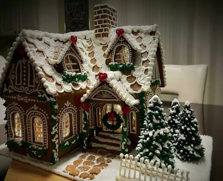 Crafty creations unveiling diy delights that steal the spotlight - #25 I Made A Christmas Centerpiece For My Kitchen Table