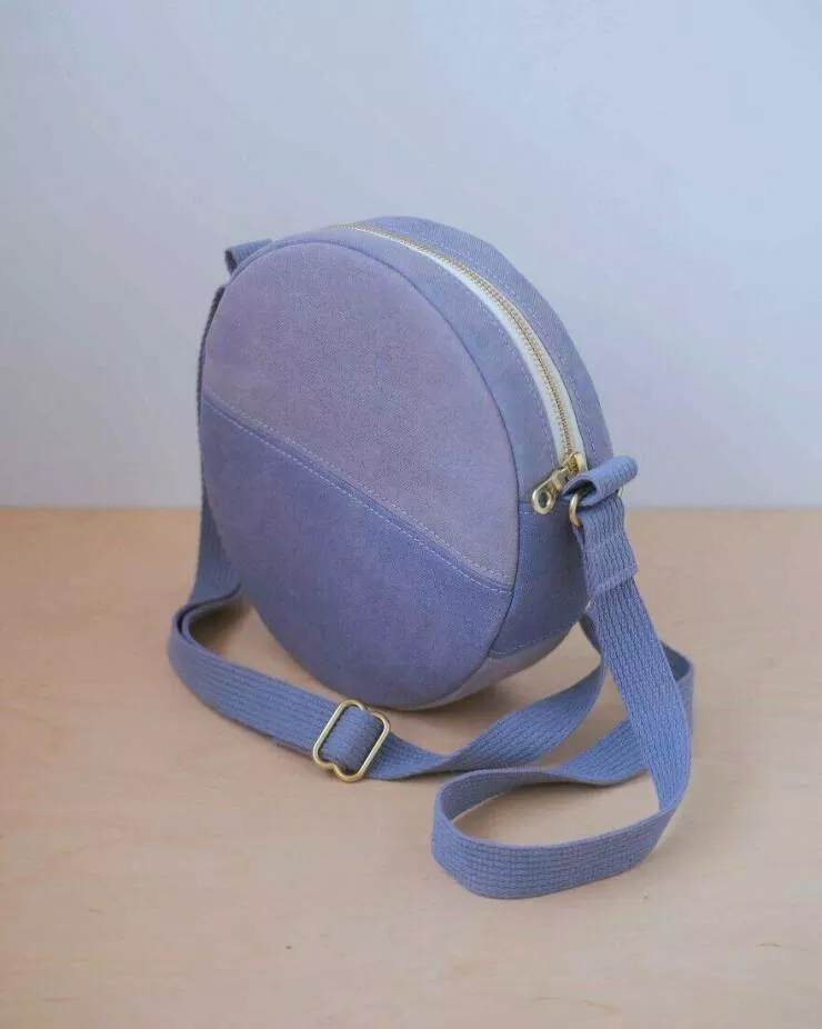 Creations astucieuses devoilons des delices diy qui meritent la vedette - #29 I Make Naturally Dyed Bags. I Call This Colour Blueberry Milk!
