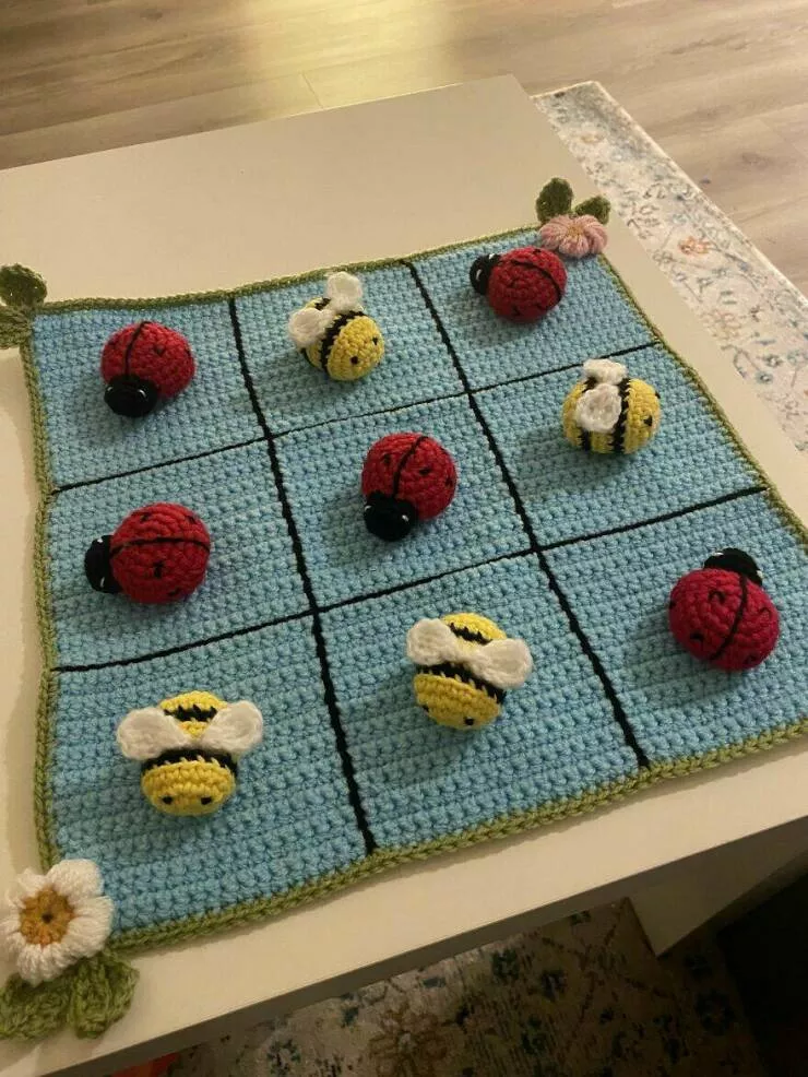 Creations astucieuses devoilons des delices diy qui meritent la vedette - #30 I Crocheted A Kid Friendly Tic-Tac-Toe