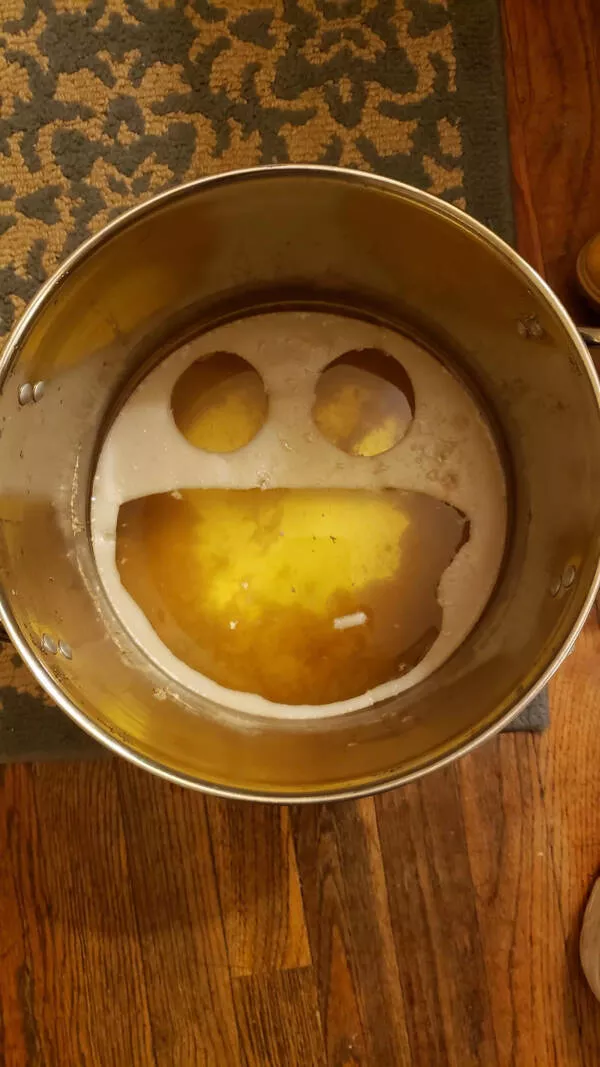 Spectacles rares une fois dans une lune bleue temoin devenements inoubliables et inattendus - #3 Un corned-beef bouilli. Voici comment j'ai trouvé la graisse coagulée à la surface de l'eau le lendemain matin.