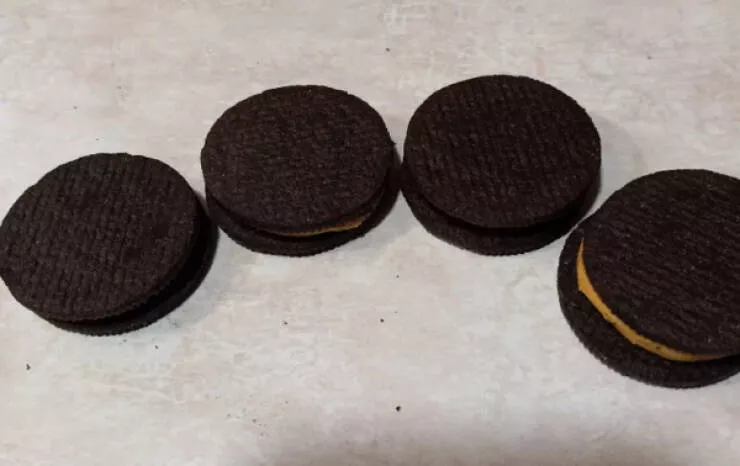 Rare spectacles once in a blue moon witness unforgettable and unlikely events - #5 Four Oreos from the same pack had upside-down cookies! Rare spectacles once in a blue moon witness unforgettable and unlikely events - #5 Four Oreos from the same pack had upside-down cookies!