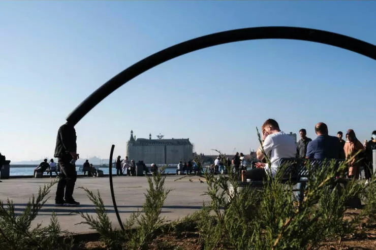 Urban elegance street serendipity in captivating photographs where timing steals the show - #24 