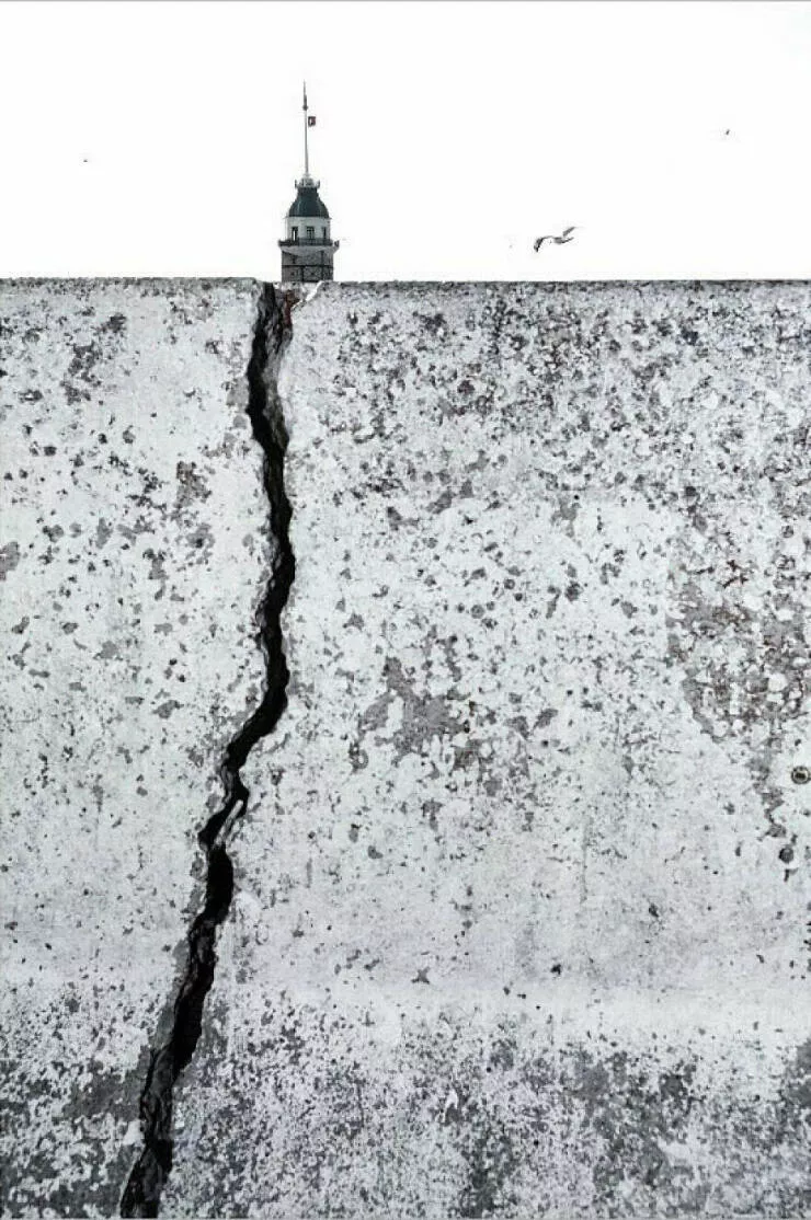 Urban elegance street serendipity in captivating photographs where timing steals the show - #30 