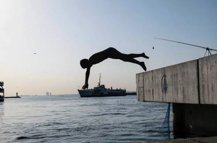 Urban elegance street serendipity in captivating photographs where timing steals the show - #31 