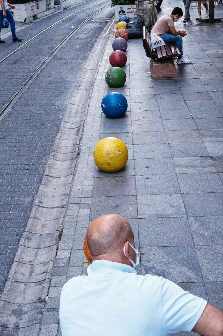 Urban elegance street serendipity in captivating photographs where timing steals the show - #44 