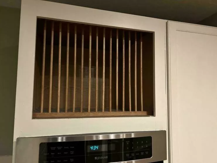 Enigmes deconcertantes revelation des objets mysterieux qui ont mis tout le monde perplexe - #28 Coffre Mystérieux au-Dessus de la Cuisinière Intégrée – Inaccessible de Tous les Angles