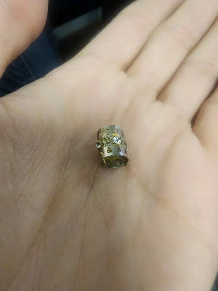Enigmes deconcertantes revelation des objets mysterieux qui ont mis tout le monde perplexe - #41 Pièces en Métal Facilement Malléables avec des Diamants au Centre – Au Nombre de Quatre Enigmes deconcertantes revelation des objets mysterieux qui ont mis tout le monde perplexe - #41 Pièces en Métal Facilement Malléables avec des Diamants au Centre – Au Nombre de Quatre