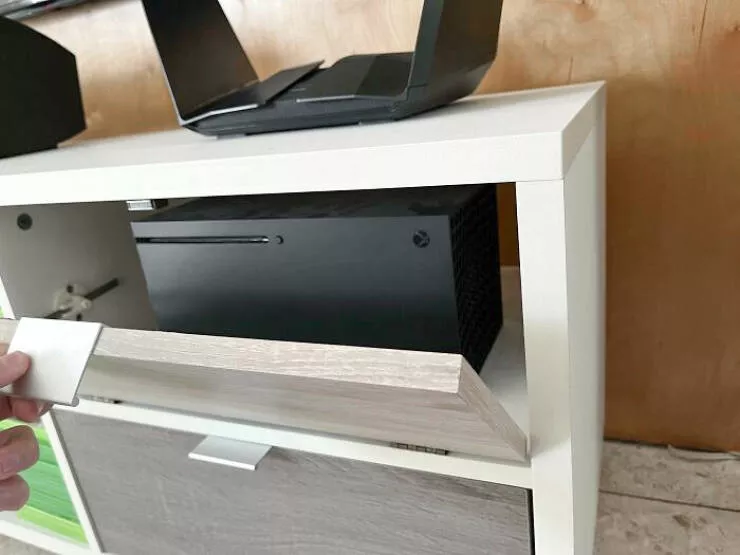 Elever des enfants a lere numerique un guide pour prosperer dans lere digitale - #18 Mon père joue à la Xbox avec le couvercle fermé et il se demande pourquoi elle s'éteint aléatoirement. Je lui ai dit que c'était à cause de la surchauffe, mais il ne m'a pas écouté