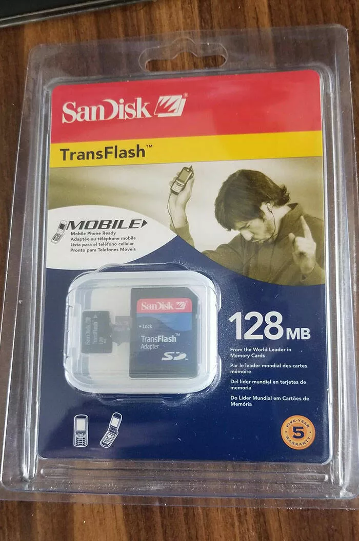 Elever des enfants a lere numerique un guide pour prosperer dans lere digitale - #33 Ma mère m'a acheté une carte micro SD lors d'une vente de garage. Elle savait que j'en cherchais une plus grande pour mon téléphone