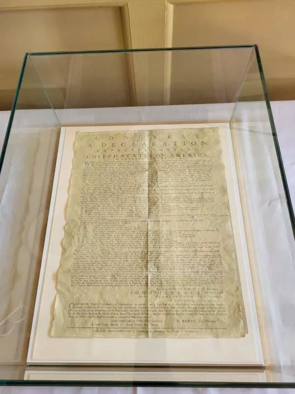 Merveilles visuelles eblouissantes des images vraiment fascinantes - #13 In addition to the original (Nic Cage voice) Declaration of Independence, a bunch of copies were made and sent to other places. Here's what one of those copies looks like Merveilles visuelles eblouissantes des images vraiment fascinantes - #13 In addition to the original (Nic Cage voice) Declaration of Independence, a bunch of copies were made and sent to other places. Here's what one of those copies looks like